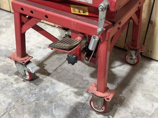 ELEVADOR NEUMATICO CON RUEDAS