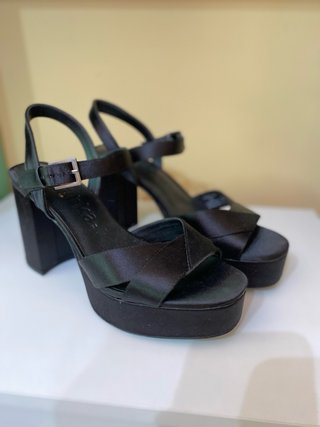 Tacones de plataforma negros usados una vez