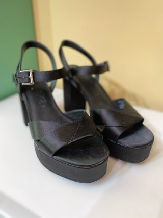 Tacones de plataforma negros usados una vez