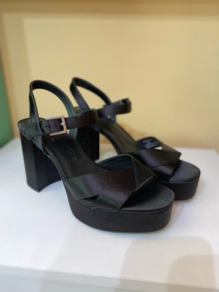 Tacones de plataforma negros usados una vez