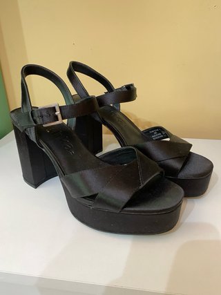 Tacones de plataforma negros usados una vez