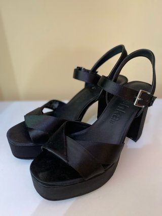 Tacones de plataforma negros usados una vez