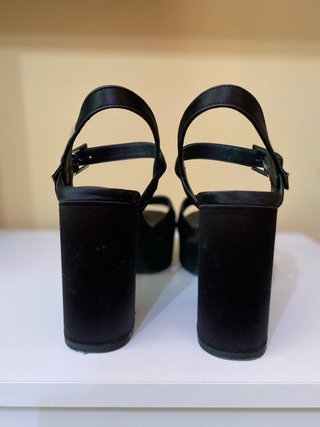 Tacones de plataforma negros usados una vez