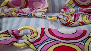 Bikini multicolor con círculos