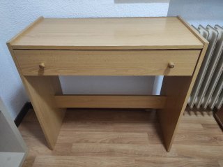 Mesa de estudio de madera