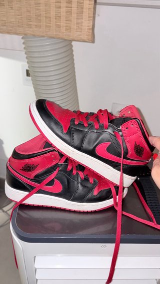 Zapatillas Jordan Air Negras y Rojas