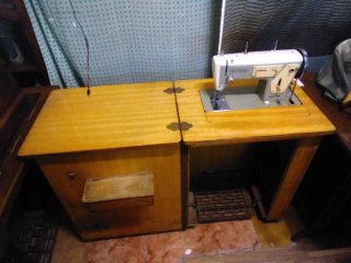 Mueble de máquina de coser vintage