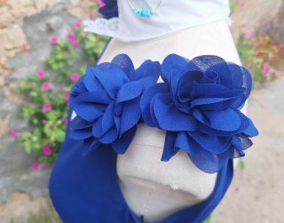 Vestido de fiesta azul con abertura
