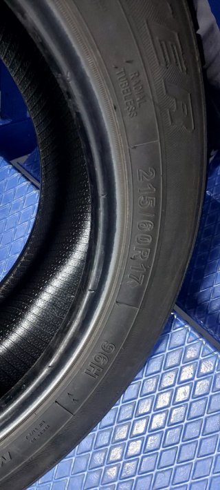 215/60 R17 96H