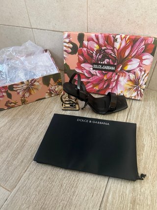 Tacones Dolce & Gabbana Negros y Dorados