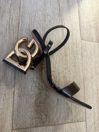 Tacones Dolce & Gabbana Negros y Dorados