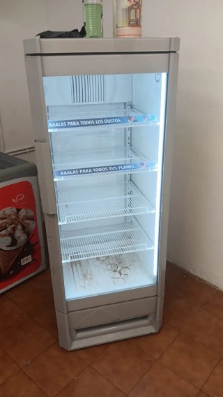Nevera expositora refrigerada