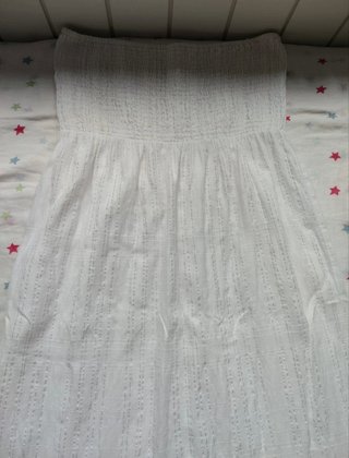 Vestido banda blanco con detalles plateados