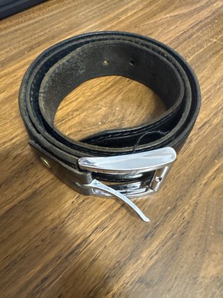 Cinturón Negro Hebilla Plateada