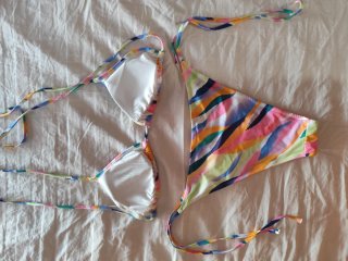 Conjunto bikini y pareo multicolor
