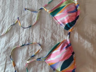 Conjunto bikini y pareo multicolor