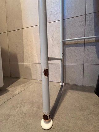 Estantería blanca sobre WC 167 cm