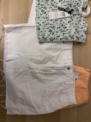 Conjunto Noisy May falda naranja y top blanco