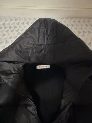 Chaqueta Moncler Negra con Capucha Negociable