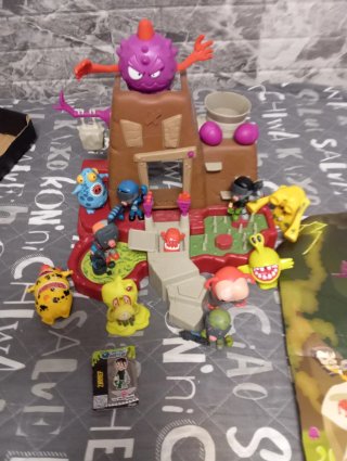 Mutant Busters Cuartel General + Figuras