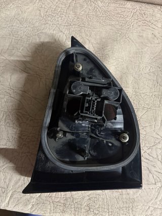 Piloto trasero derecho Renault 7700428053