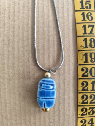Colgante escarabajo Egipto azul y oro