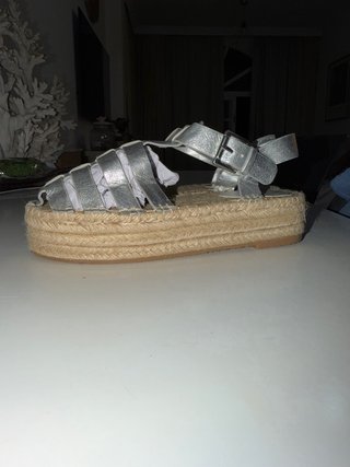 Sandalias Pull&Bear plateadas Plataforma Esparto