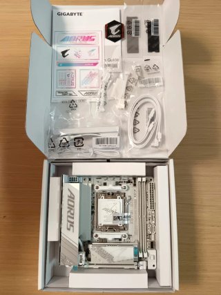 AORUS X870I PRO ICE PLACA BASE