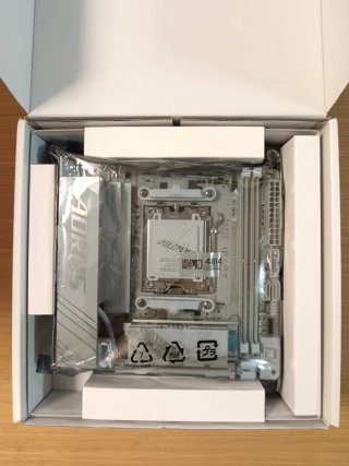 AORUS X870I PRO ICE PLACA BASE