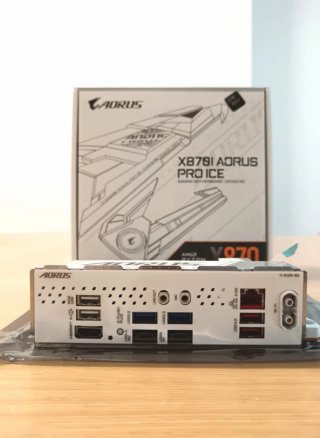 AORUS X870I PRO ICE PLACA BASE