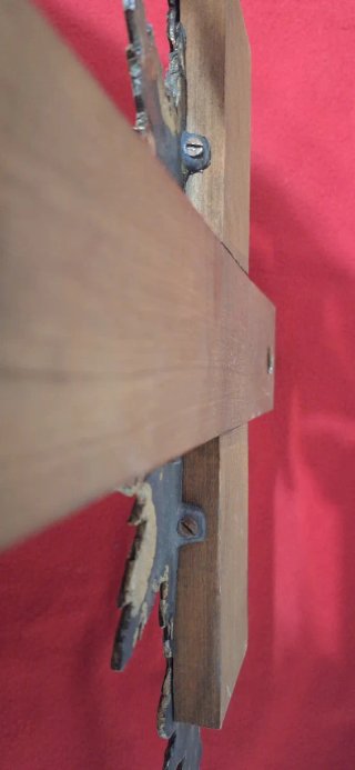 Crucifijo Madera y Metal INRI