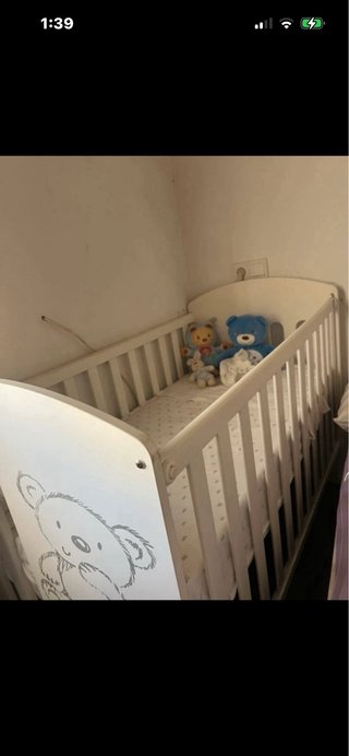 Cuna de bebé blanca con colchon