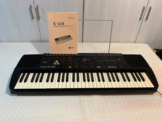 Teclado Roland E-28