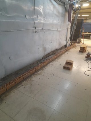 Hola executo trabajo de pintur,azulejo y todo
