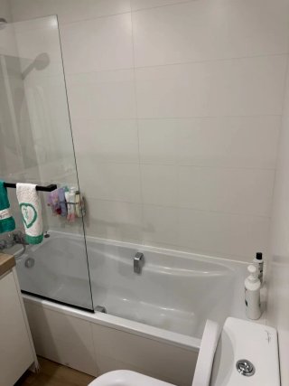 Hola executo trabajo de pintur,azulejo y todo