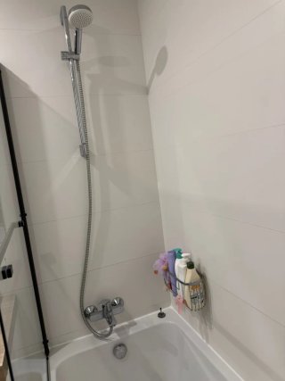 Hola executo trabajo de pintur,azulejo y todo