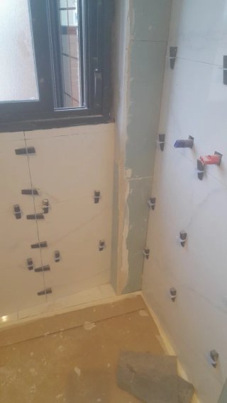 Hola executo trabajo de pintur,azulejo y todo