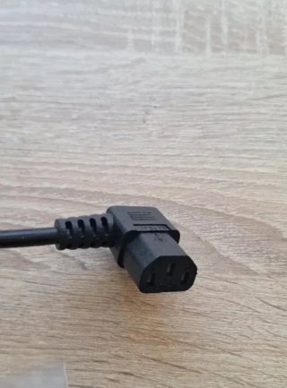 Cables de red 220v para equipos electrónicos.