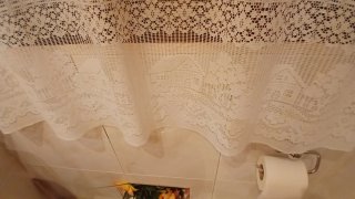Cortinas caladas beige y blancas