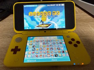 Nintendo 2DS XL Pikachu con muchos juegos