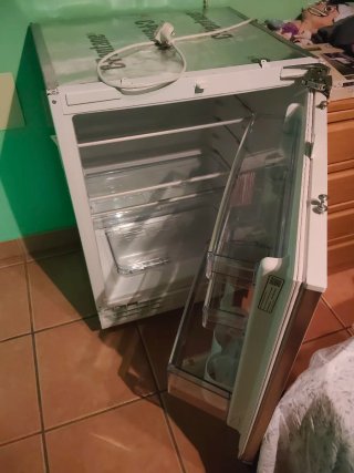 Nevera pequeña Bosch nueva, enchufe inglés