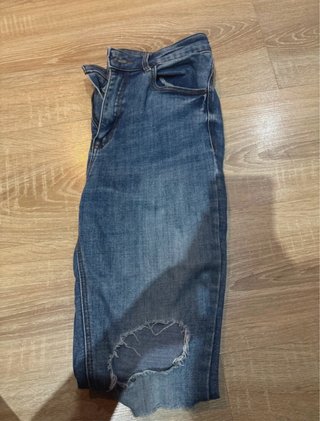 Pantalón vaquero roto azul