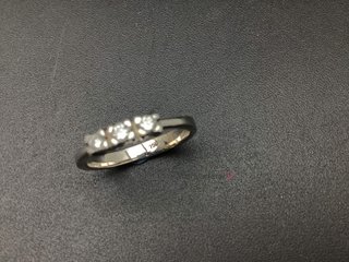 anillo oro 18k con piedra con diamante