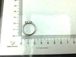 anillo oro 18k con piedra con diamante