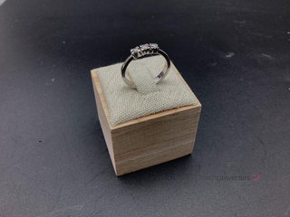 anillo oro 18k con piedra con diamante