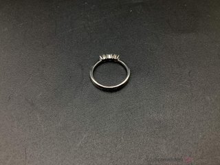 anillo oro 18k con piedra con diamante
