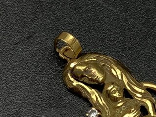 colgante oro 18k con piedra con circonita