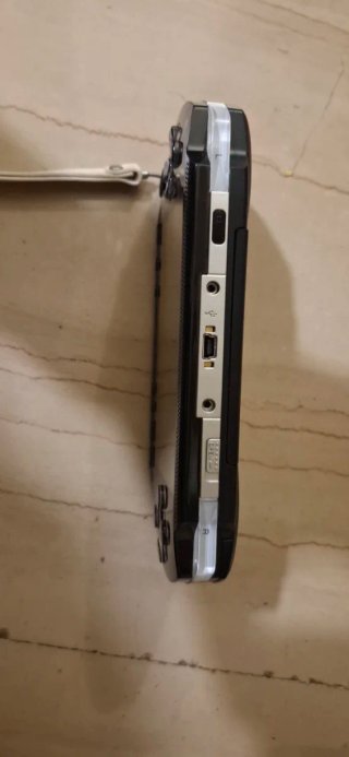 PSP 1004 Negra + 11 Juegos + Cargador
