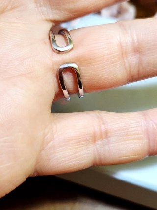 Anillo Diseño Clavo Giratorio. plata y circonitas