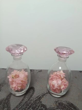Floreros de cristal con tapa rosa
